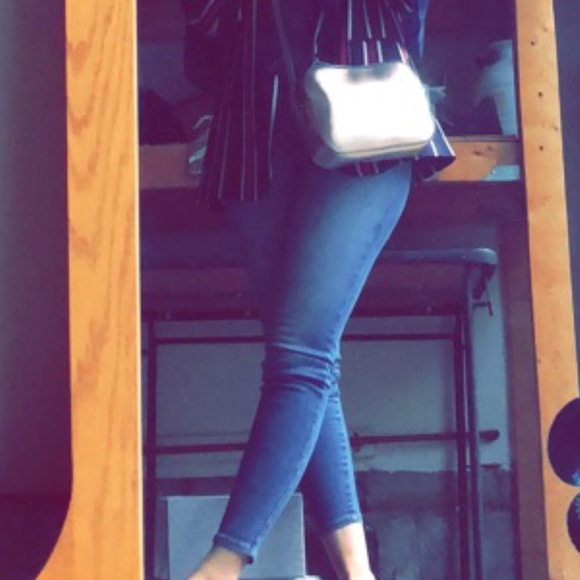 Guess crossbody bag! - Picture 4 of 4